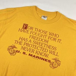 Vintage 1996 United‎ States Marines T-Shirt Jerzees Gold Red Graphic Medium